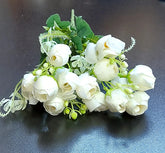 Buchet bujori artificiali albi – 30 cm, detalii realiste și accente florale